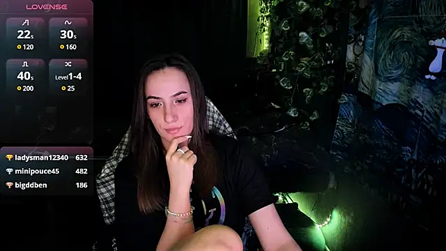 Snapshot of Selbi_Paine chatting on 03-20-25, 02:40 Selbi Paine online show from 03-20-25, 02:40