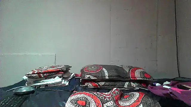 Snapshot of boobynatz chatting on 09-27-25, 02:05 boobynatz online show from 09-27-25, 02:05