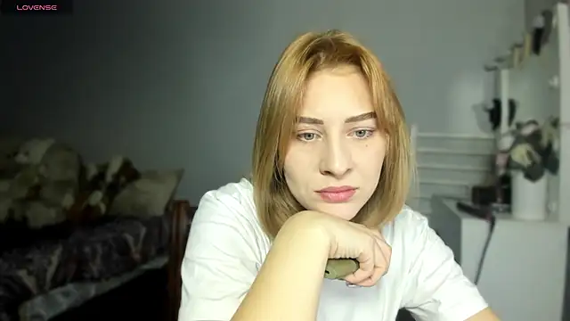 Snapshot of KindKristy chatting on 12-05-25, 05:27 KindKristy online show from 12-05-25, 05:27