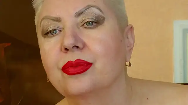 Snapshot of LadyPosh chatting on 12-25-24, 01:42 LadyPosh online show from 12-25-24, 01:42