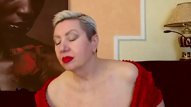 Snapshot of LadyPosh chatting on 11-11-25, 10:43 LadyPosh online show from 11-11-25, 10:43