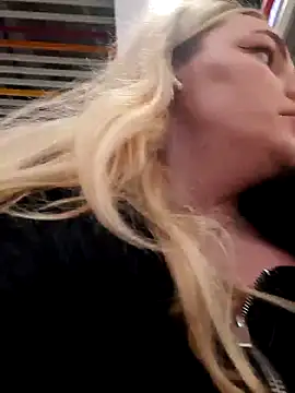 Snapshot of Dirtyfeelin chatting on 12-11-24, 06:09 Dirtyfeelin online show from 12-11-24, 06:09