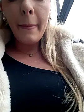 Snapshot of Dirtyfeelin chatting on 02-12-25, 08:16 Dirtyfeelin online show from 02-12-25, 08:16