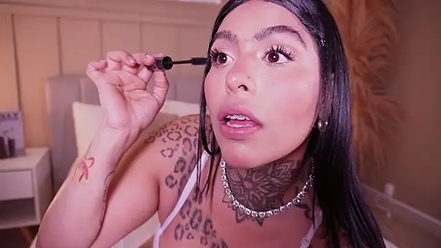 Snapshot of curvyliciousss chatting on 05-11-26, 05:32 curvyliciousss online show from 05-11-26, 05:32