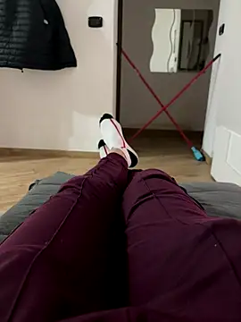 Snapshot of Io1994 chatting on 12-13-25, 11:32 Io1994 online show from 12-13-25, 11:32