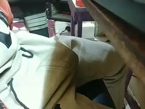 Snapshot of growing20yo chatting on 01-17-25, 10:01 growing20yo online show from 01-17-25, 10:01