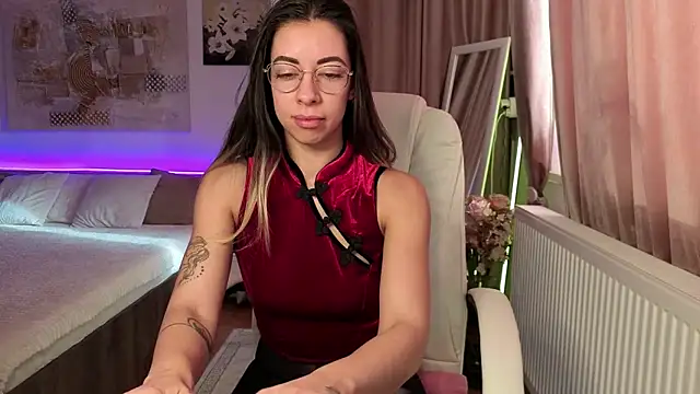 Snapshot of silver_eve chatting on 12-17-25, 11:49 silver eve online show from 12-17-25, 11:49