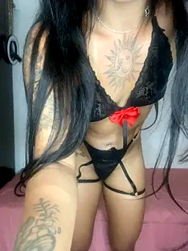 Snapshot of angellhott chatting on 09-15-25, 01:33 angellhott online show from 09-15-25, 01:33