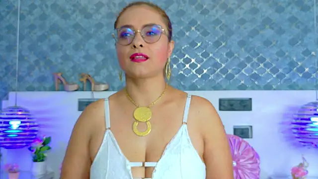 Snapshot of MarilynVega1 chatting on 09-11-25, 08:53 MarilynVega1 online show from 09-11-25, 08:53