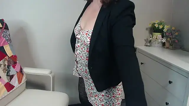 Adelewildx online show from 02-10-25, 08:09