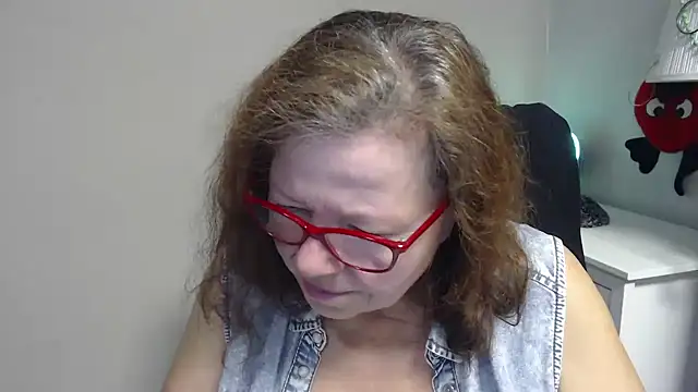 Adelewildx online show from 03-04-25, 10:13