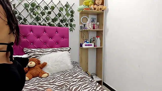 BellaBellosinia online show from 10-26-25, 01:55