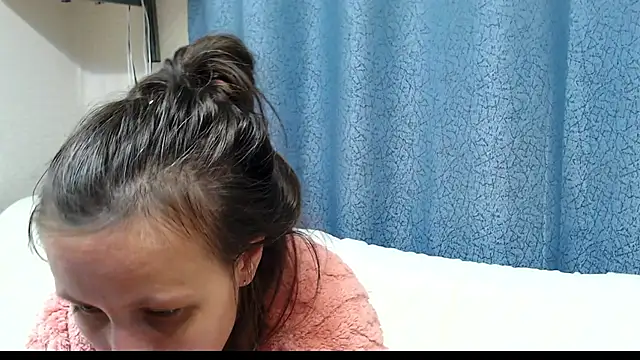 Snapshot of alisacucumber chatting on 09-23-25, 05:49 alisacucumber online show from 09-23-25, 05:49