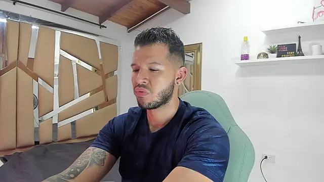 Snapshot of mister_miike chatting on 02-08-25, 03:08 mister miike online show from 02-08-25, 03:08