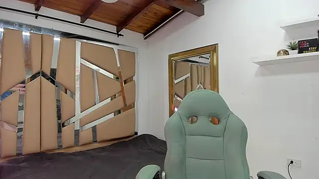 Snapshot of mister_miike chatting on 02-14-25, 03:11 mister miike online show from 02-14-25, 03:11