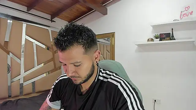 Snapshot of mister_miike chatting on 02-19-25, 03:06 mister miike online show from 02-19-25, 03:06