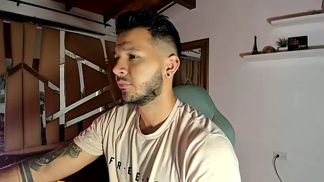 Snapshot of mister_miike chatting on 02-25-25, 03:09 mister miike online show from 02-25-25, 03:09