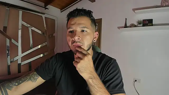 Snapshot of mister_miike chatting on 02-26-25, 03:10 mister miike online show from 02-26-25, 03:10