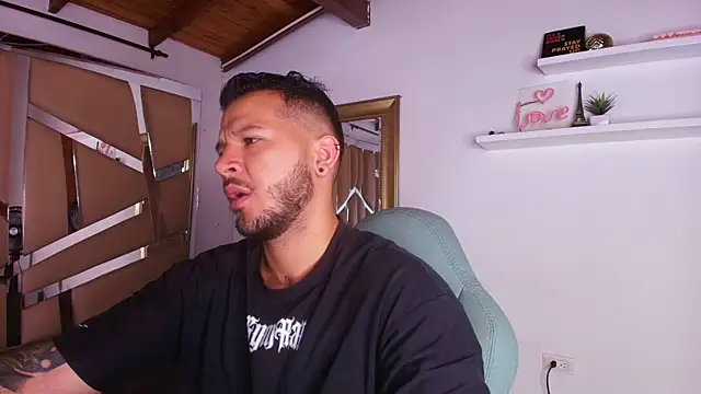 Snapshot of mister_miike chatting on 09-17-25, 03:08 mister miike online show from 09-17-25, 03:08