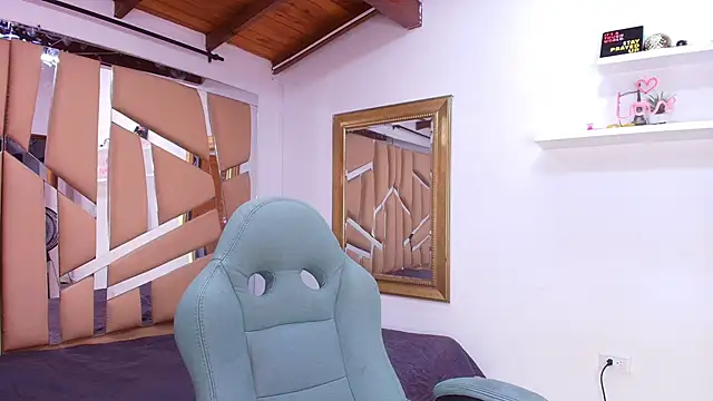 Snapshot of mister_miike chatting on 09-20-25, 03:07 mister miike online show from 09-20-25, 03:07