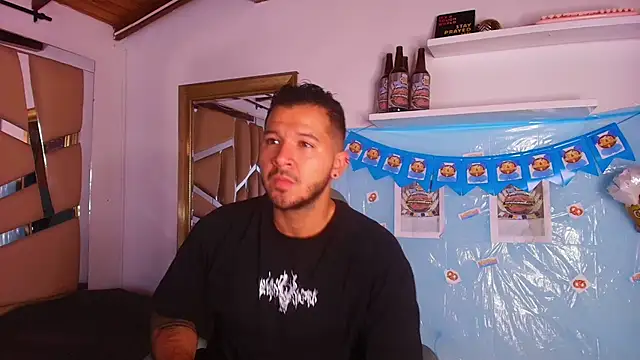 Snapshot of mister_miike chatting on 09-24-25, 03:10 mister miike online show from 09-24-25, 03:10