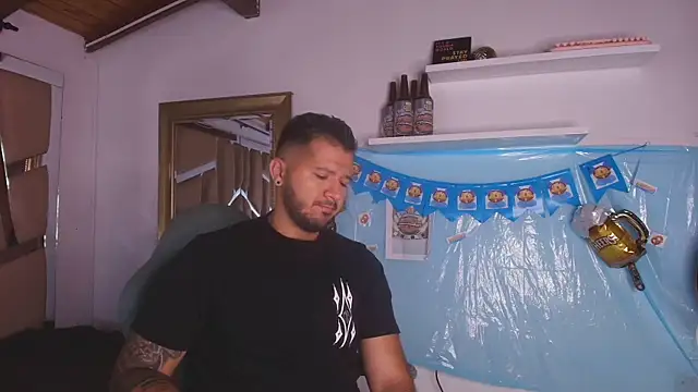 Snapshot of mister_miike chatting on 09-28-25, 03:12 mister miike online show from 09-28-25, 03:12