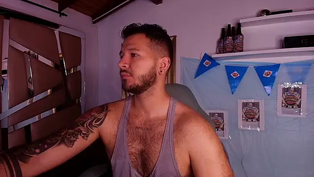 Snapshot of mister_miike chatting on 10-05-25, 03:16 mister miike online show from 10-05-25, 03:16