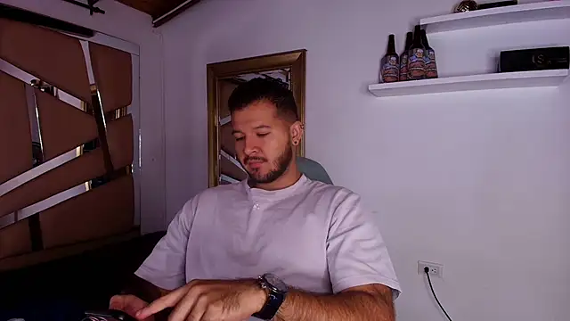 Snapshot of mister_miike chatting on 10-07-25, 03:04 mister miike online show from 10-07-25, 03:04