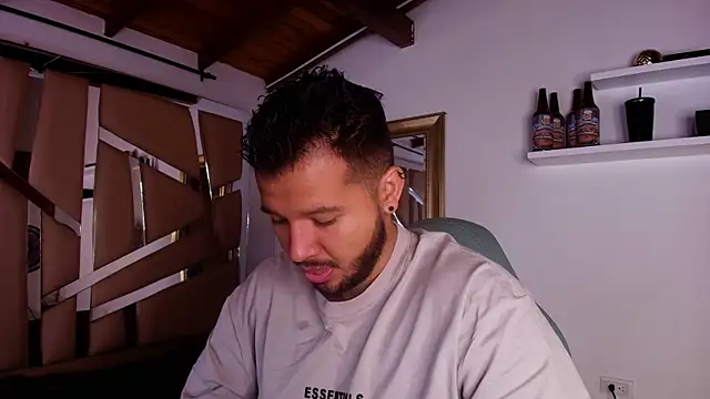 Snapshot of mister_miike chatting on 10-08-25, 03:04 mister miike online show from 10-08-25, 03:04