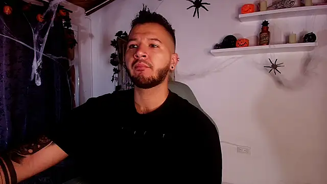 Snapshot of mister_miike chatting on 10-22-25, 03:07 mister miike online show from 10-22-25, 03:07