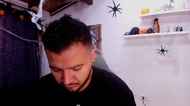 Snapshot of mister_miike chatting on 10-24-25, 03:03 mister miike online show from 10-24-25, 03:03