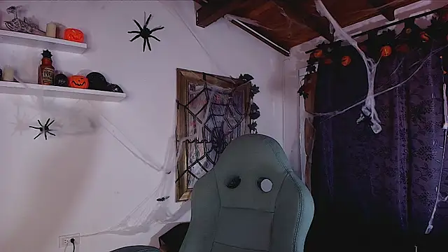 Snapshot of mister_miike chatting on 10-25-25, 03:25 mister miike online show from 10-25-25, 03:25