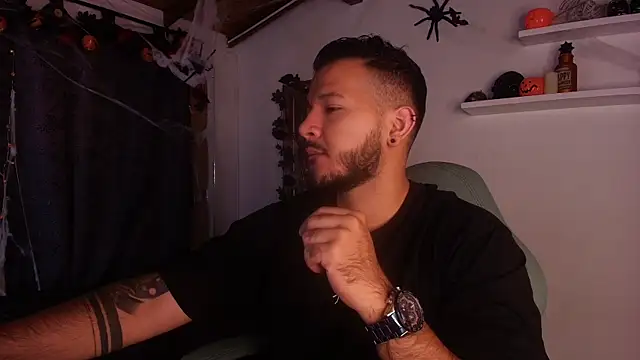 Snapshot of mister_miike chatting on 10-30-25, 03:08 mister miike online show from 10-30-25, 03:08