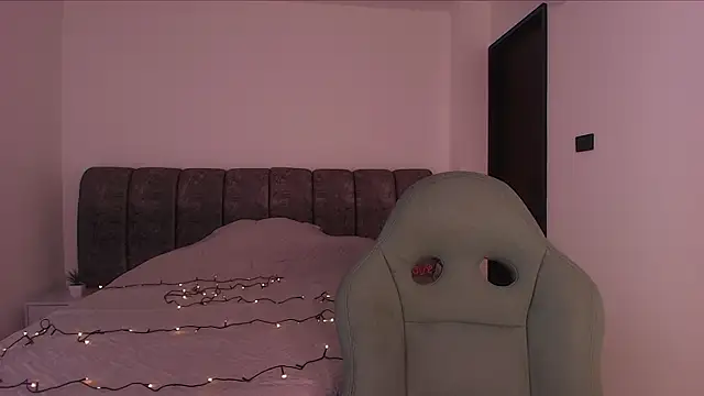 Snapshot of mister_miike chatting on 11-05-25, 03:06 mister miike online show from 11-05-25, 03:06