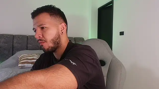 Snapshot of mister_miike chatting on 11-07-25, 03:06 mister miike online show from 11-07-25, 03:06