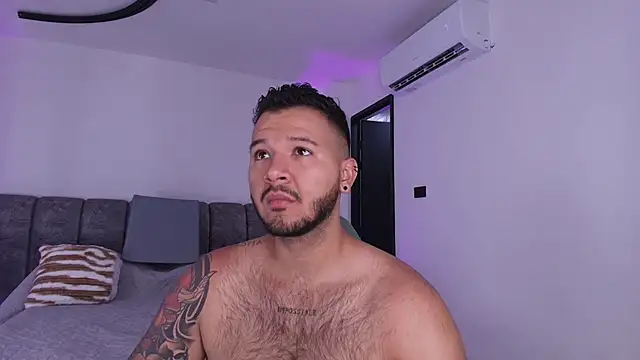 Snapshot of mister_miike chatting on 11-20-25, 03:07 mister miike online show from 11-20-25, 03:07