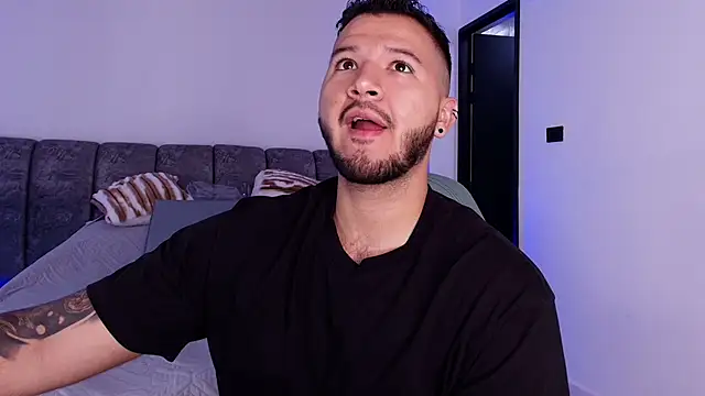 Snapshot of mister_miike chatting on 11-28-25, 03:09 mister miike online show from 11-28-25, 03:09