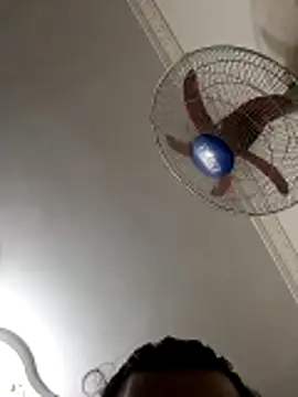 Snapshot of Popzbo chatting on 11-30-25, 01:04 Popzbo online show from 11-30-25, 01:04