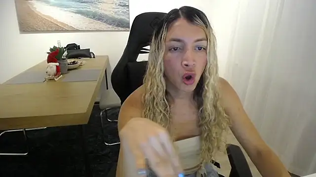 Snapshot of shellsy_hans chatting on 12-19-24, 08:56 shellsy hans online show from 12-19-24, 08:56