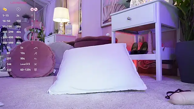 Snapshot of KirstenDanston chatting on 03-15-25, 06:54 KirstenDanston online show from 03-15-25, 06:54