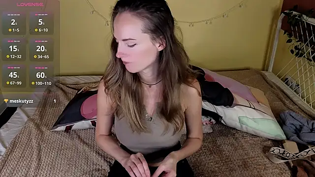 Snapshot of SuchArt_ chatting on 09-24-25, 03:37 SuchArt online show from 09-24-25, 03:37