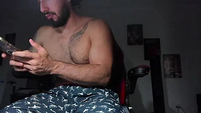 Snapshot of Baky_sexy chatting on 03-05-25, 03:40 Baky sexy online show from 03-05-25, 03:40