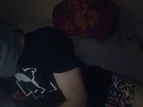 Snapshot of Chris-LE91 chatting on 10-10-25, 12:31 Chris-LE91 online show from 10-10-25, 12:31