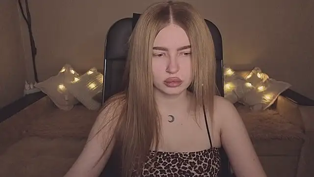 ViolettaLopez online show from 12-04-25, 01:20