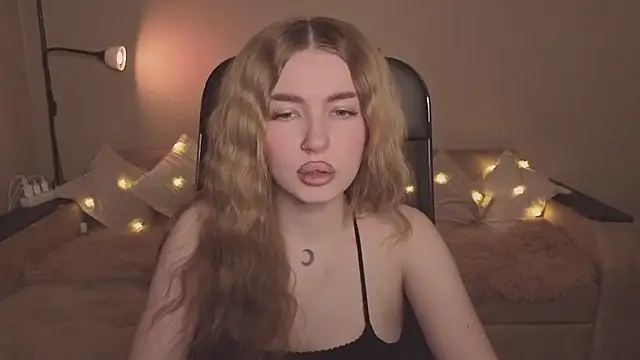 ViolettaLopez online show from 02-15-26, 04:36