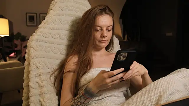 Snapshot of LadyInBad chatting on 01-11-25, 09:15 LadyInBad online show from 01-11-25, 09:15