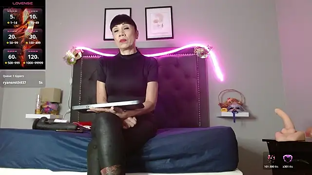 CharlotteLemke online show from 11-25-25, 01:00