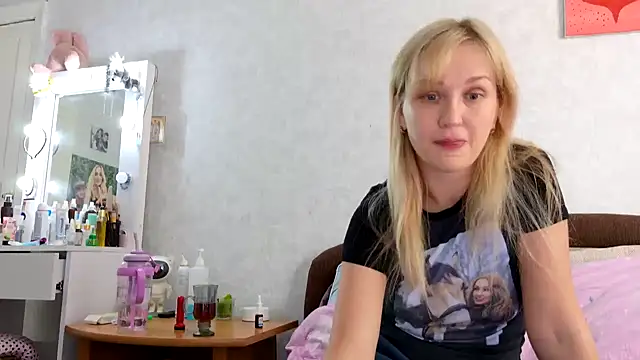 Snapshot of ModelEva chatting on 10-07-25, 09:06 ModelEva online show from 10-07-25, 09:06