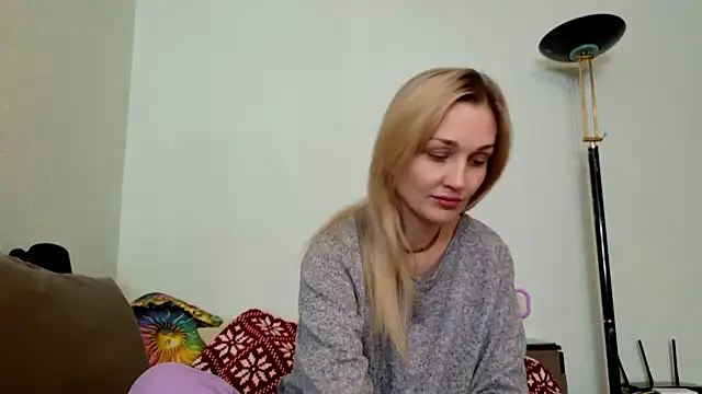 Snapshot of ModelEva chatting on 12-02-25, 10:20 ModelEva online show from 12-02-25, 10:20