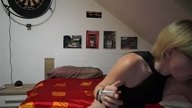 Snapshot of Moistdevil chatting on 11-18-25, 04:11 Moistdevil online show from 11-18-25, 04:11